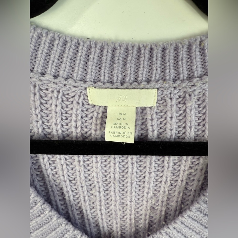H&M women’s light purple chunky knit oversized vneck sweater. Size M - Picture 5 of 6